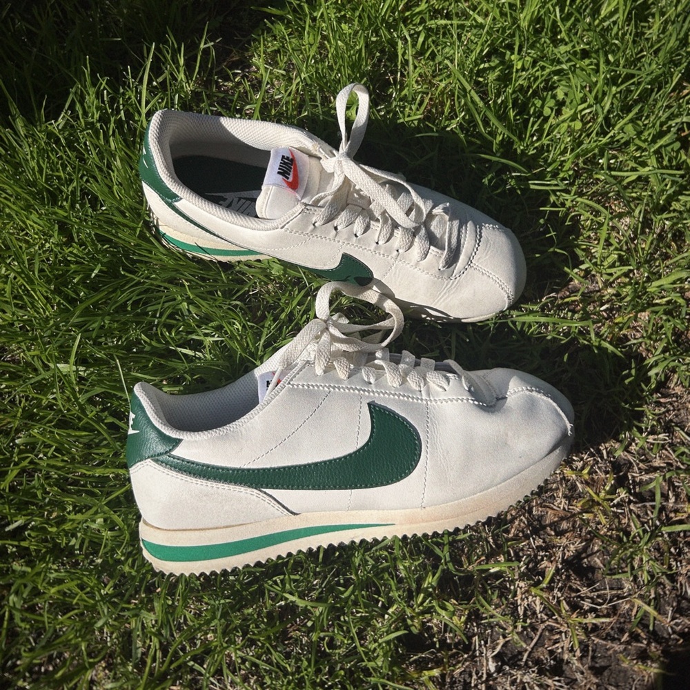 Nike Cortez Shoes white / green leather